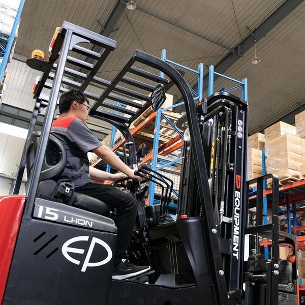 Електричний вилковий навантажувач EP EFS151 (1.5 т, 4.5 м) 9447 фото