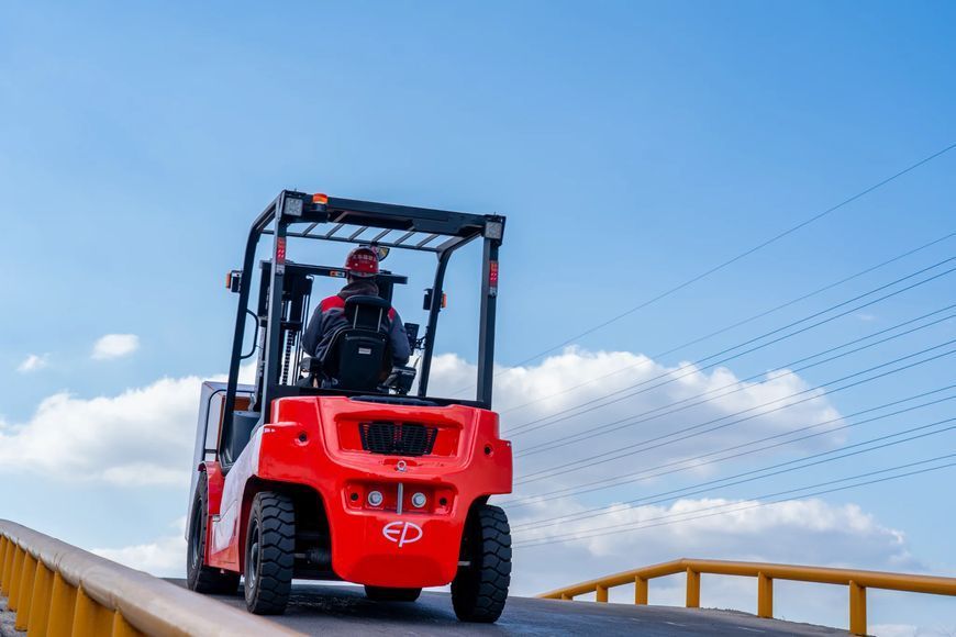 Електричний вилковий навантажувач EFL404 (4.0 т, 3.0 м) 678229 фото